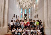 Hodočašće osnovnoškolske djece u Voćin